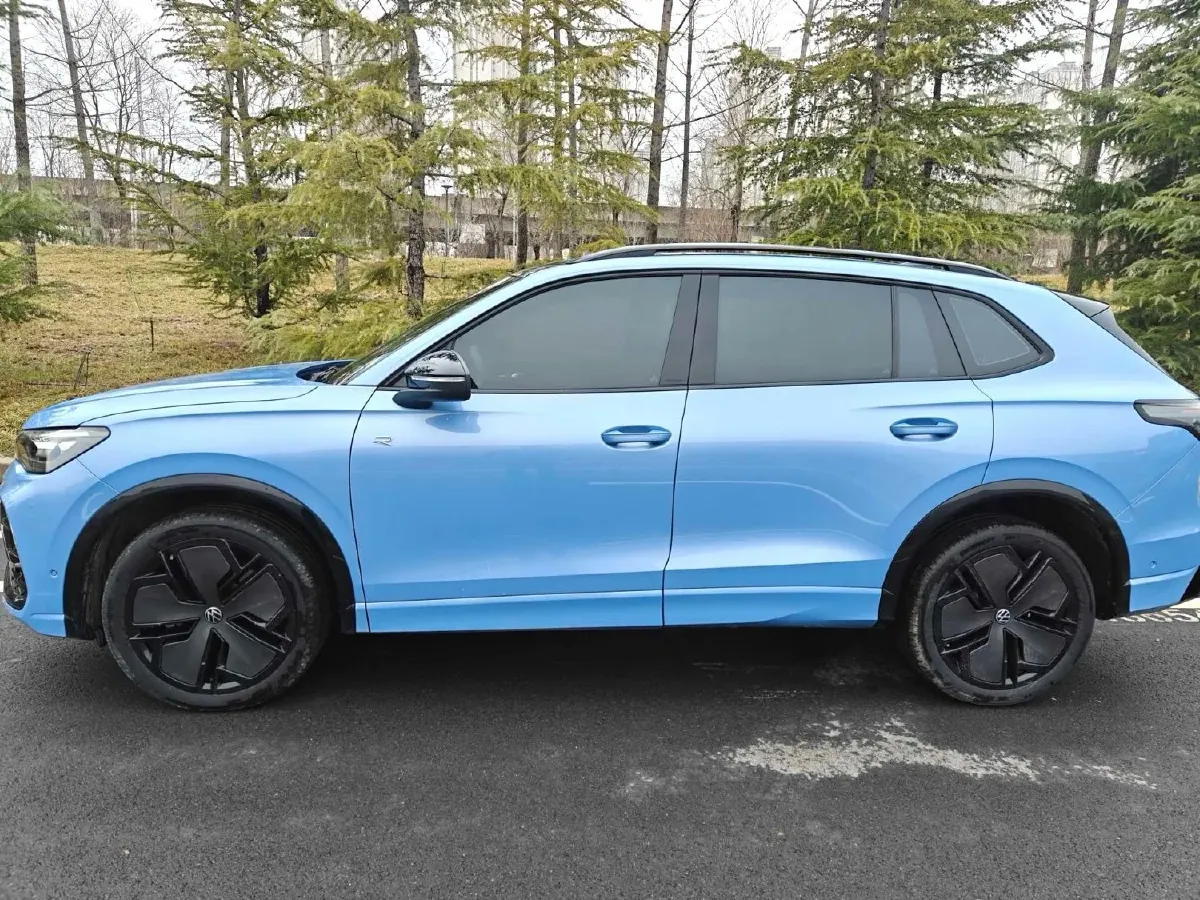 2024 Volkswagen Tiguan L 2.0T 220HP L4 7DCT,autocango,china used car exporter,china ev exporter,chinese used car exporter,chinese used ev exporter