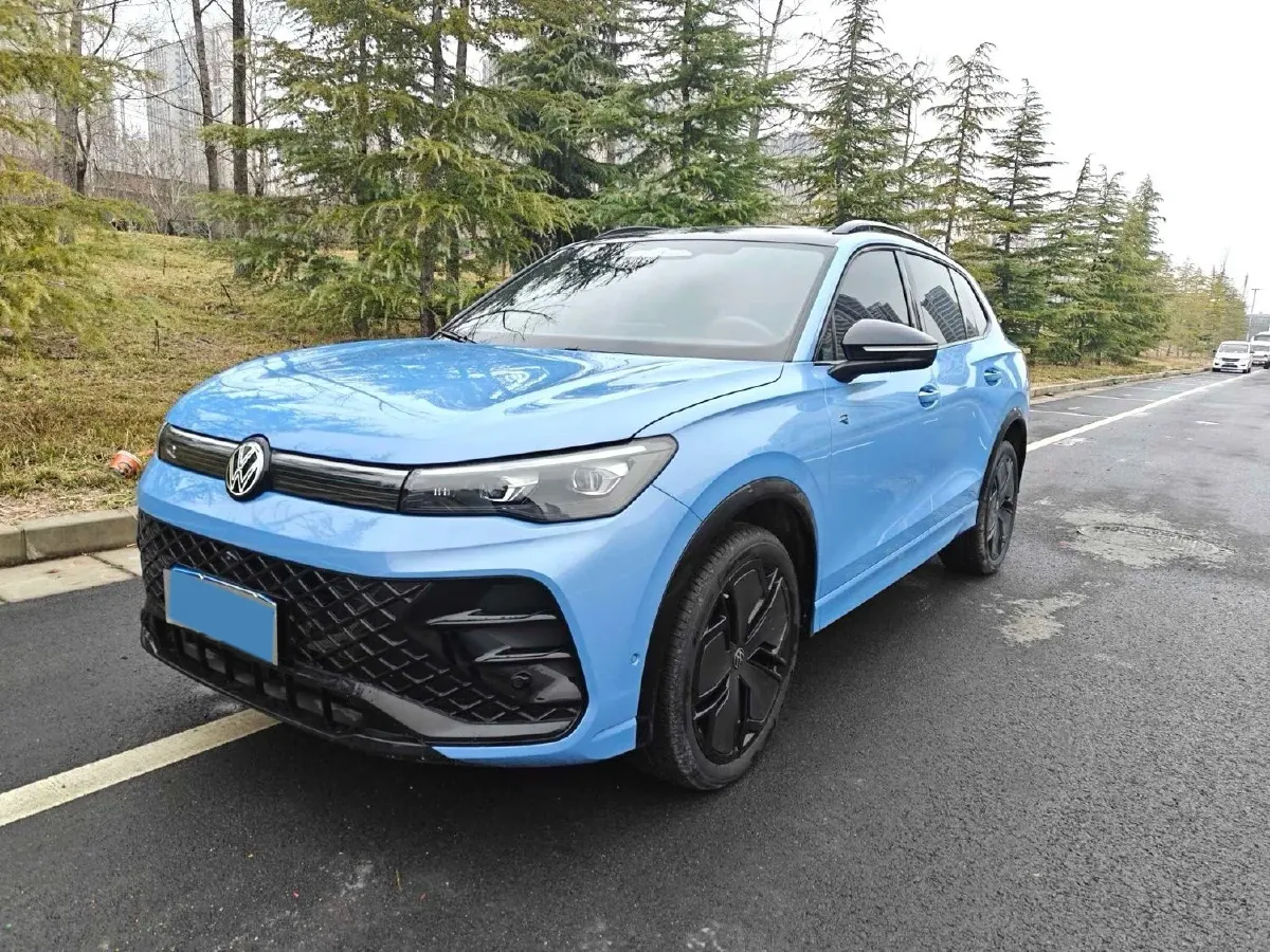 2024 Volkswagen Tiguan L 2.0T 220HP L4 7DCT,autocango,china used car exporter,china ev exporter,chinese used car exporter,chinese used ev exporter