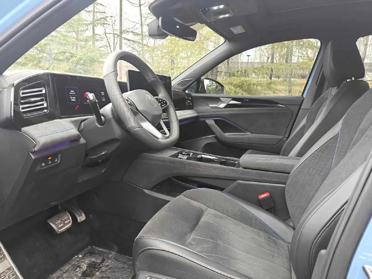 2024 Volkswagen Tiguan L 2.0T 220HP L4 7DCT,autocango,china used car exporter,china ev exporter,chinese used car exporter,chinese used ev exporter