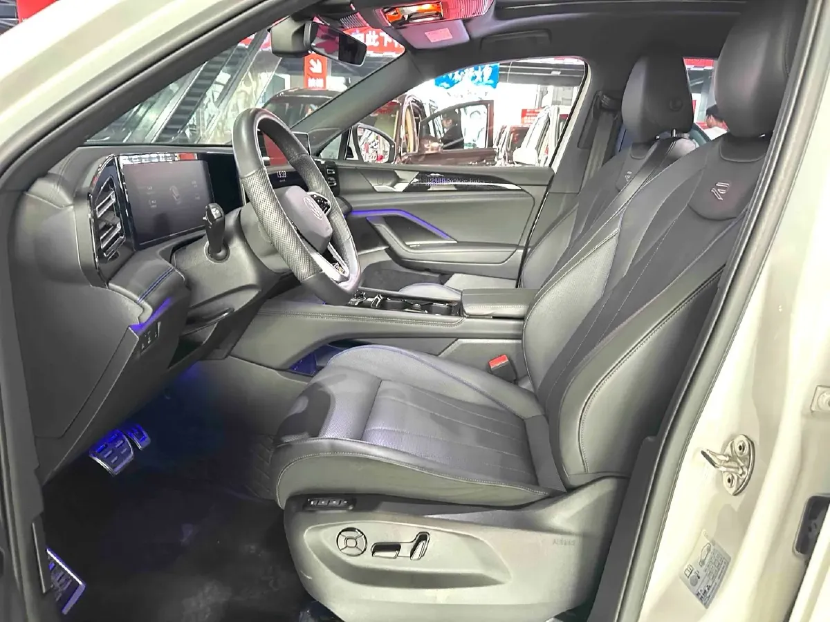 2024 Volkswagen Tiguan L 2.0T 186HP L4 7DCT,autocango,china used car exporter,china ev exporter,chinese used car exporter,chinese used ev exporter