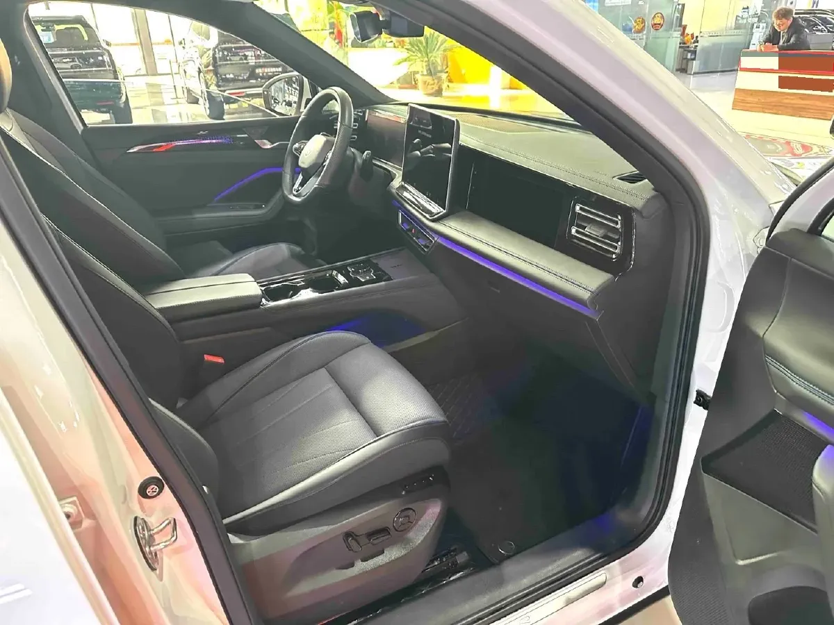 2024 Volkswagen Tiguan L 2.0T 186HP L4 7DCT,autocango,china used car exporter,china ev exporter,chinese used car exporter,chinese used ev exporter