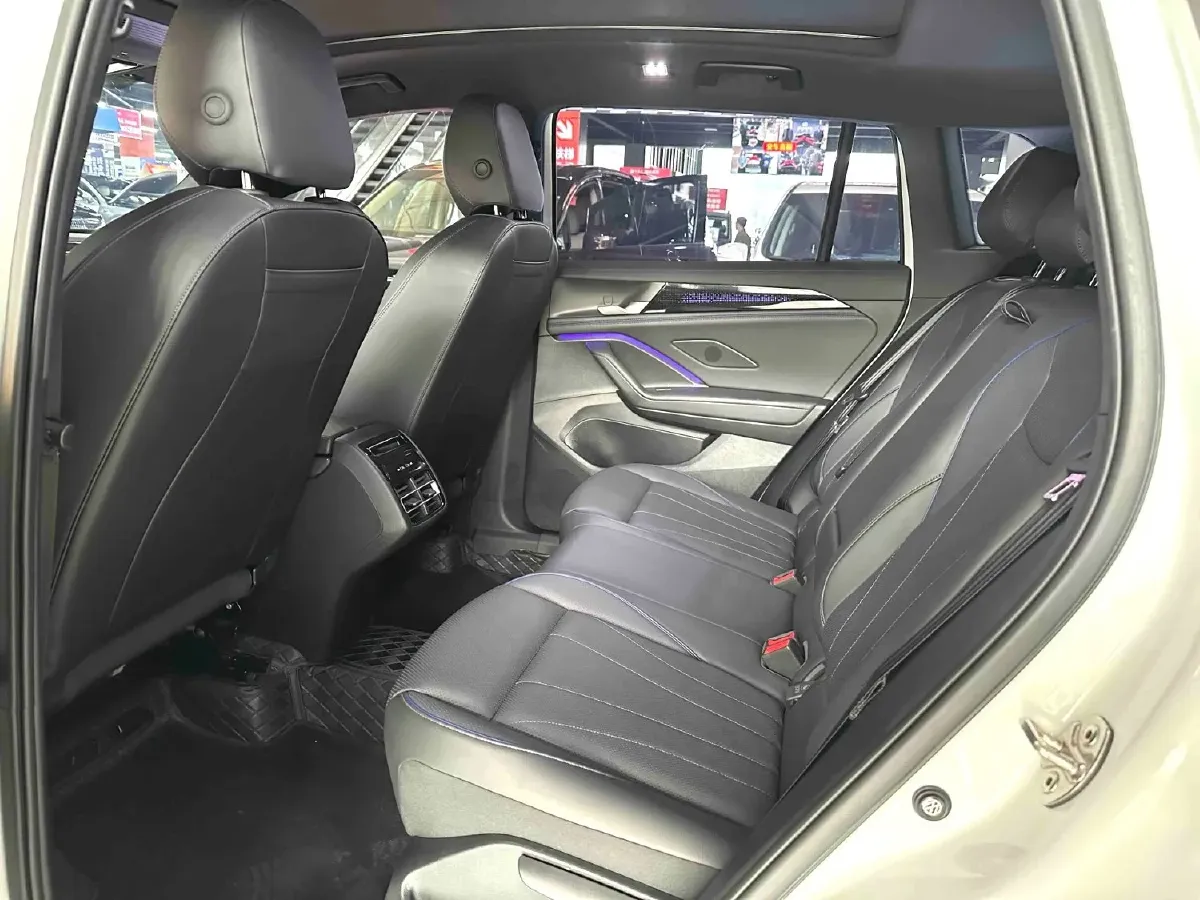 2024 Volkswagen Tiguan L 2.0T 186HP L4 7DCT,autocango,china used car exporter,china ev exporter,chinese used car exporter,chinese used ev exporter
