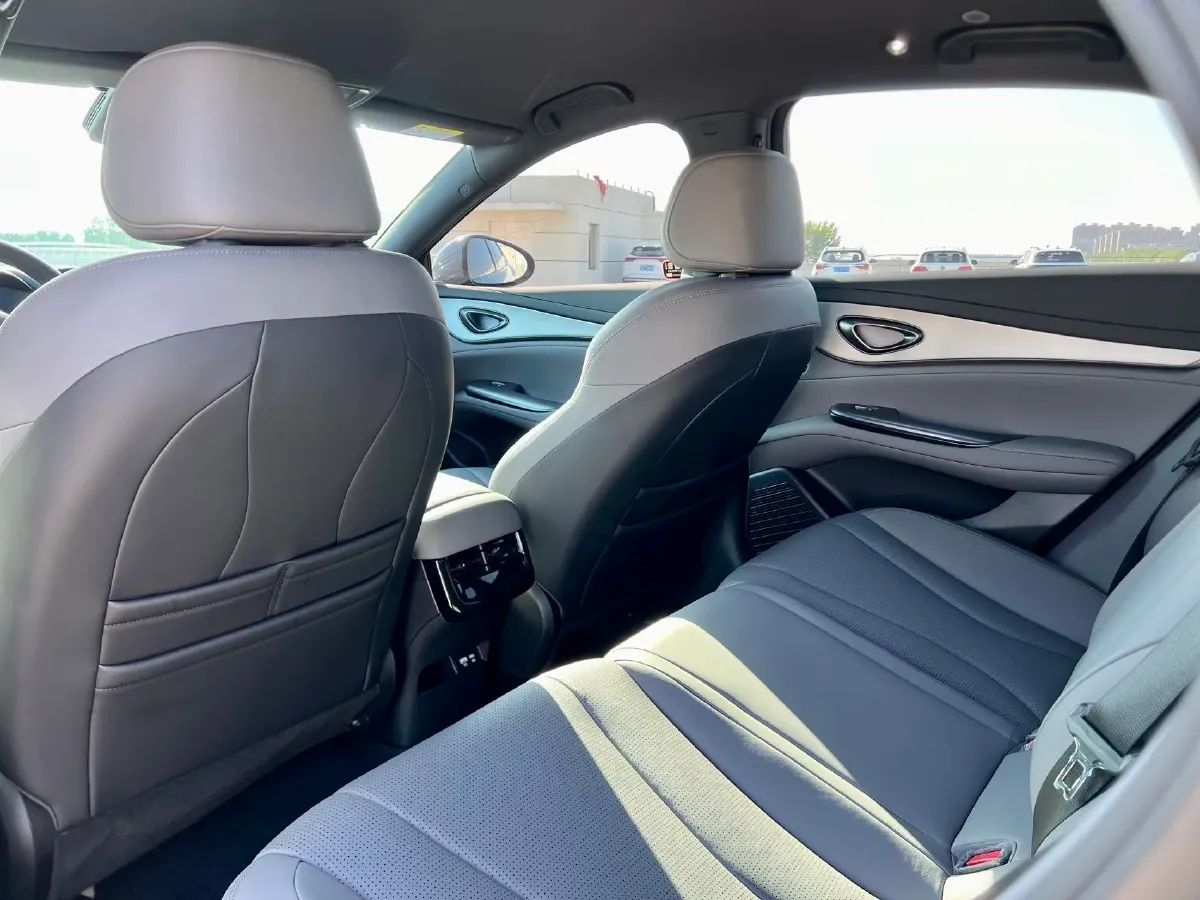 2025 BYD Seal07 DM-i 1.5L 101HP L4 E-CVT PHEV 17.6KWH,autocango,china used car exporter,china ev exporter,chinese used car exporter,chinese used ev exporter