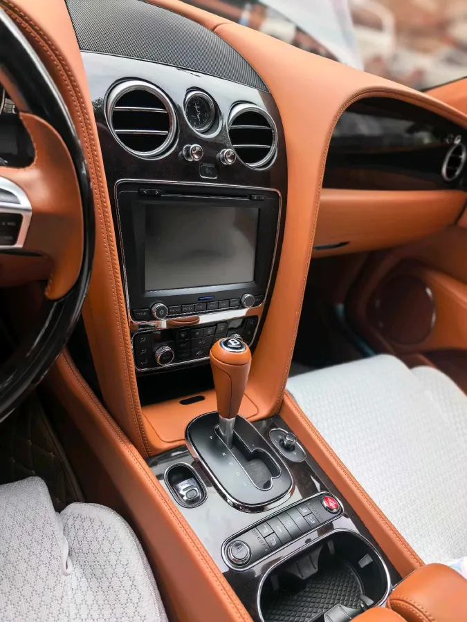 2017 Bentley Flying Spur 4.0T 507HP V8 8AT,autocango,china used car exporter,china ev exporter,chinese used car exporter,chinese used ev exporter