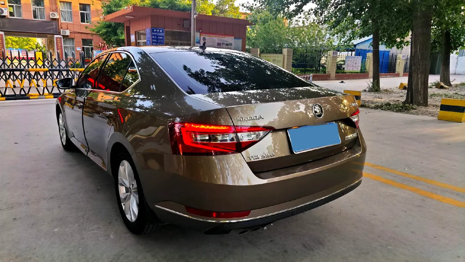 2017 Skoda Superb 1.4T 150HP L4 7DCT,autocango,china used car exporter,china ev exporter,chinese used car exporter,chinese used ev exporter