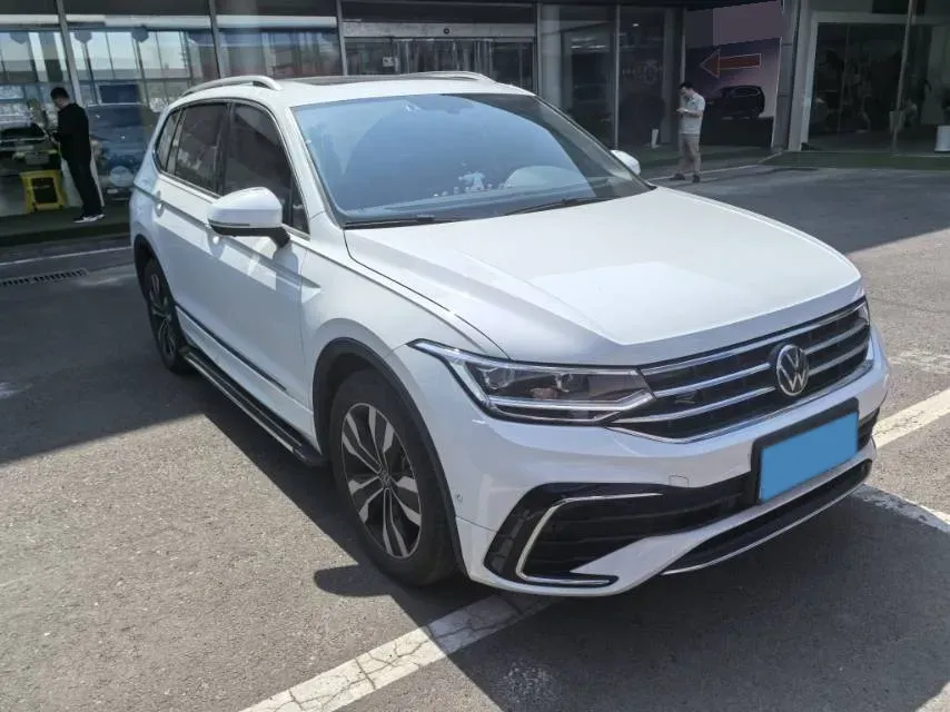 2025 Volkswagen Tiguan L 2.0T 186HP L4 7DCT,autocango,china used car exporter,china ev exporter,chinese used car exporter,chinese used ev exporter