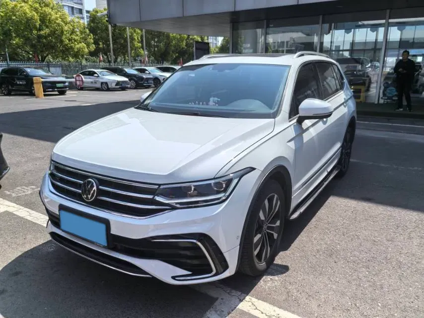 2025 Volkswagen Tiguan L 2.0T 186HP L4 7DCT,autocango,china used car exporter,china ev exporter,chinese used car exporter,chinese used ev exporter