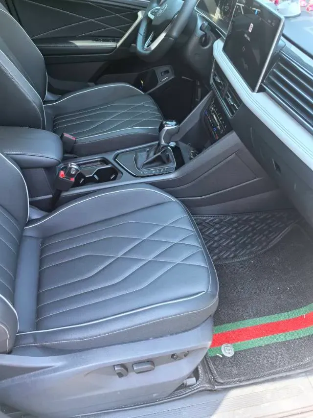 2025 Volkswagen Tiguan L 2.0T 186HP L4 7DCT,autocango,china used car exporter,china ev exporter,chinese used car exporter,chinese used ev exporter