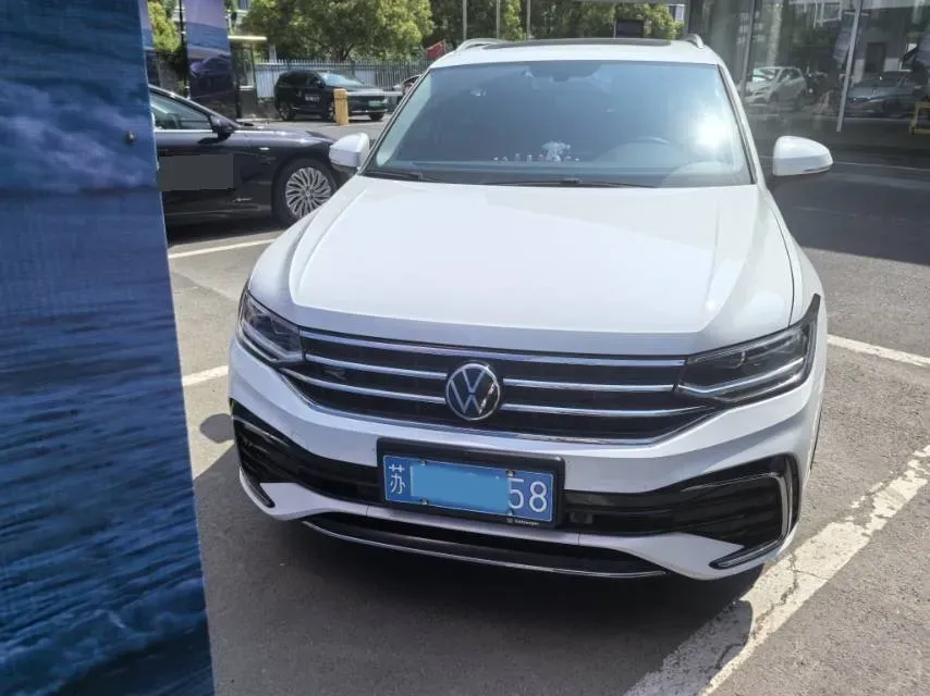 2025 Volkswagen Tiguan L 2.0T 186HP L4 7DCT,autocango,china used car exporter,china ev exporter,chinese used car exporter,chinese used ev exporter