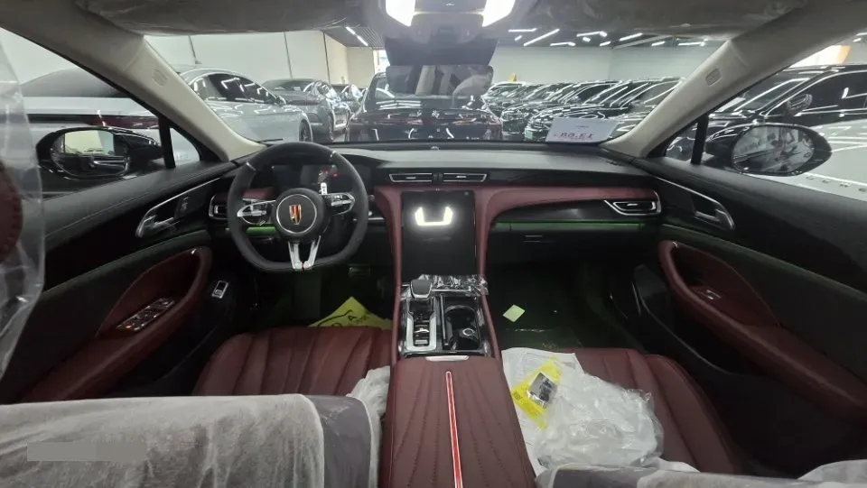 2025 HongQi H5 2.0T 224HP L4 8AT,autocango,china used car exporter,china ev exporter,chinese used car exporter,chinese used ev exporter