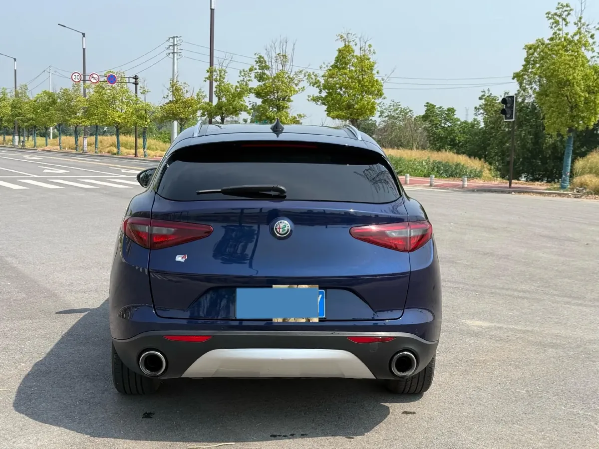 2017 Alfa Romeo Stelvio 2.0T 280HP L4 8AT,autocango,china used car exporter,china ev exporter,chinese used car exporter,chinese used ev exporter