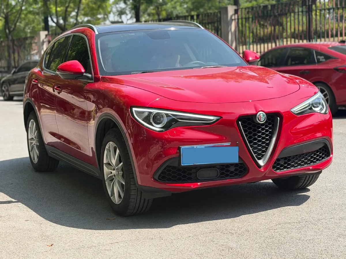 2017 Alfa Romeo Stelvio 2.0T 200HP L4 8AT,autocango,china used car exporter,china ev exporter,chinese used car exporter,chinese used ev exporter