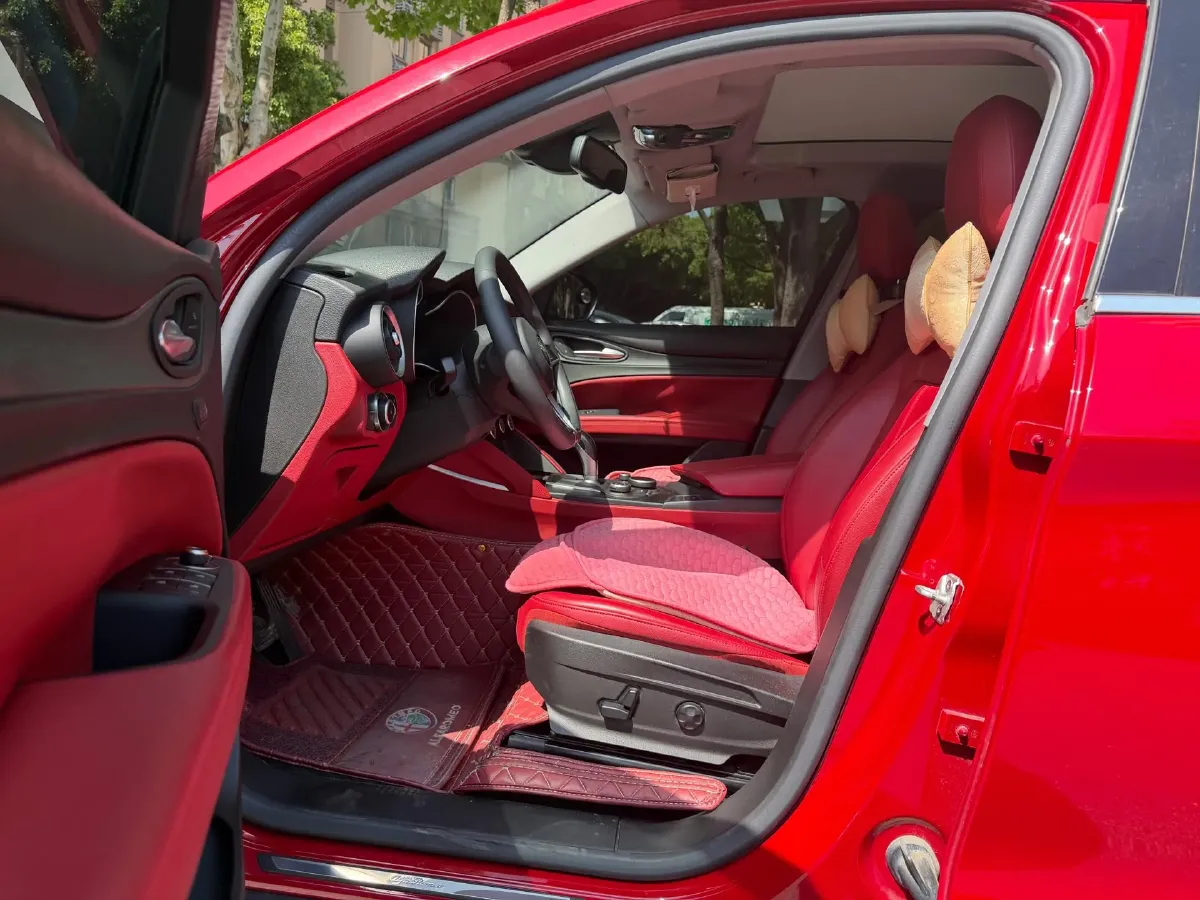 2017 Alfa Romeo Stelvio 2.0T 200HP L4 8AT,autocango,china used car exporter,china ev exporter,chinese used car exporter,chinese used ev exporter