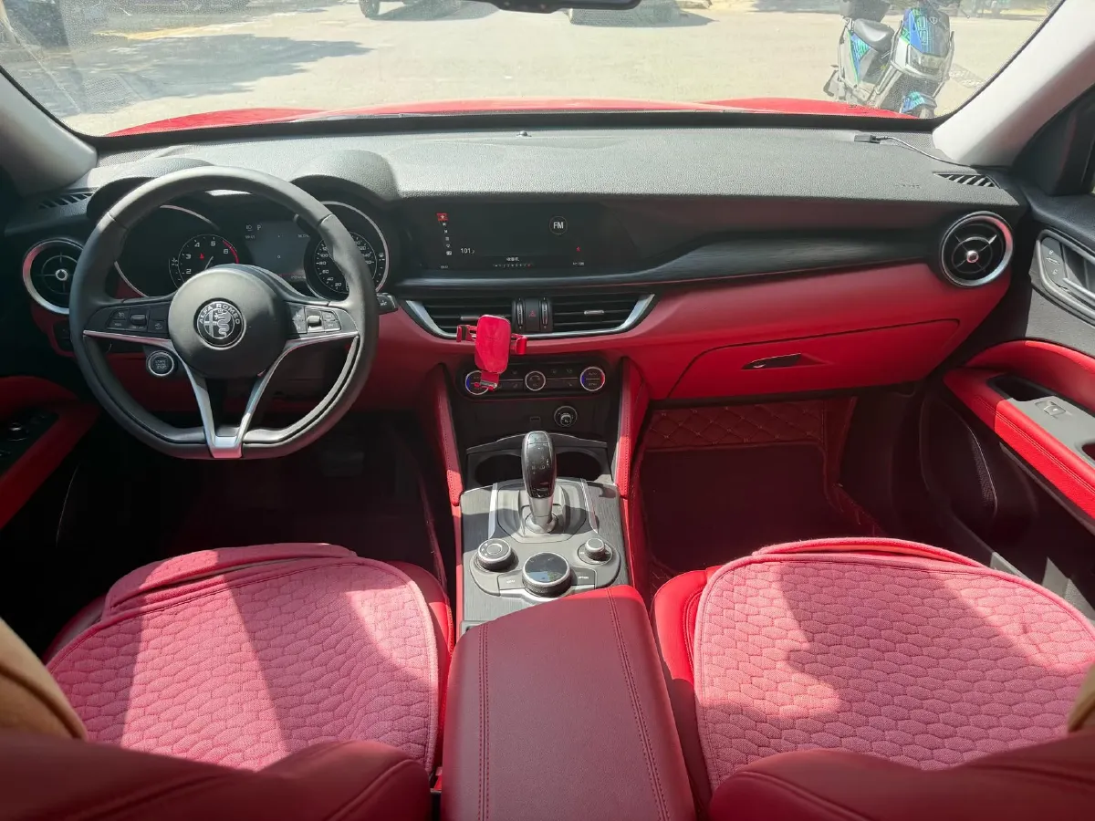 2017 Alfa Romeo Stelvio 2.0T 200HP L4 8AT,autocango,china used car exporter,china ev exporter,chinese used car exporter,chinese used ev exporter