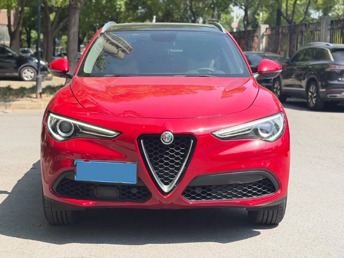 2017 Alfa Romeo Stelvio 2.0T 200HP L4 8AT,autocango,china used car exporter,china ev exporter,chinese used car exporter,chinese used ev exporter
