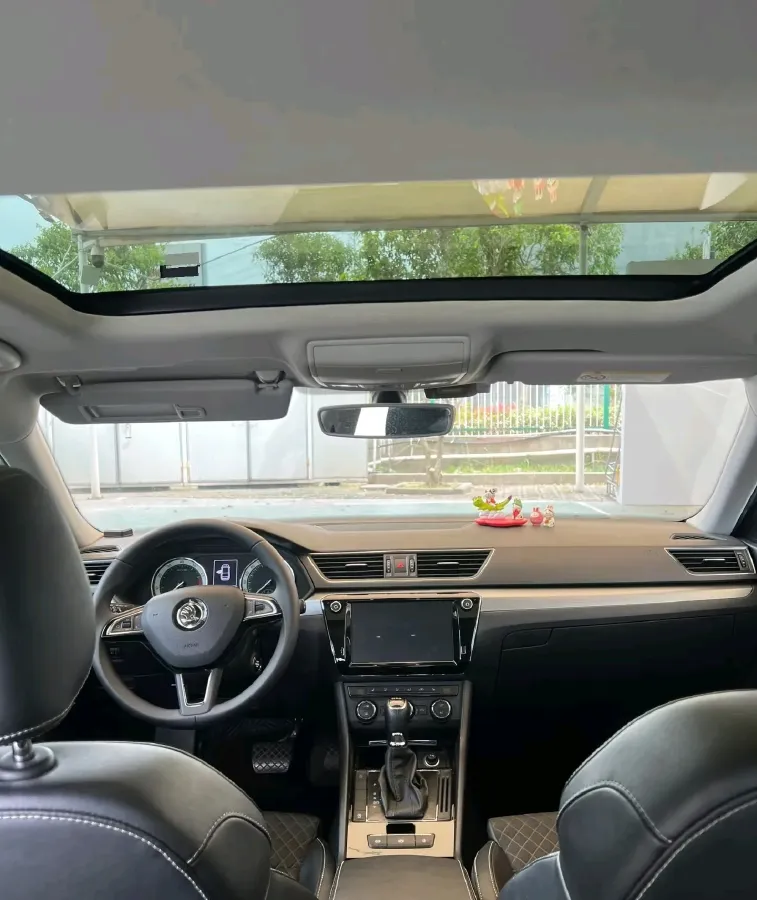 2019 Skoda Superb 1.4T 150HP L4 7DCT,autocango,china used car exporter,china ev exporter,chinese used car exporter,chinese used ev exporter