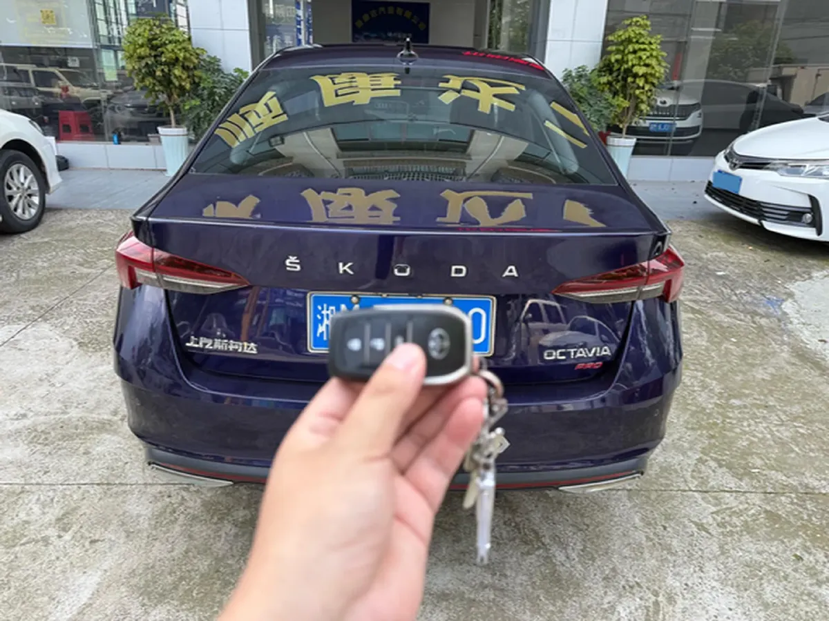 2021 Skoda Octavia 1.4T 150HP L4 7DCT,autocango,china used car exporter,china ev exporter,chinese used car exporter,chinese used ev exporter