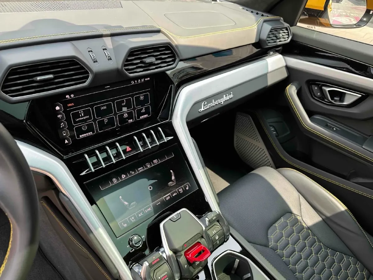 2021 Lamborghini Urus 4.0T 641HP V8 8AT,autocango,china used car exporter,china ev exporter,chinese used car exporter,chinese used ev exporter