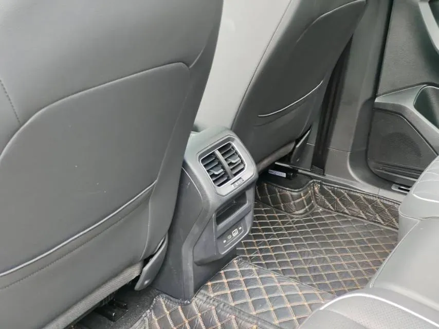 2024 Volkswagen Tiguan L 2.0T 186HP L4 7DCT,autocango,china used car exporter,china ev exporter,chinese used car exporter,chinese used ev exporter