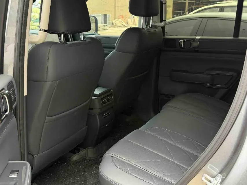 2025 FangChengBao Bao 5 1.5T 194HP L4 E-CVT PHEV 31.8KWH,autocango,china used car exporter,china ev exporter,chinese used car exporter,chinese used ev exporter