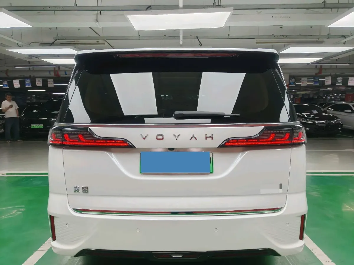 2022 Voyah Dream 1.5T 136HP L4 PHEV 25.57KWH,autocango,china used car exporter,china ev exporter,chinese used car exporter,chinese used ev exporter