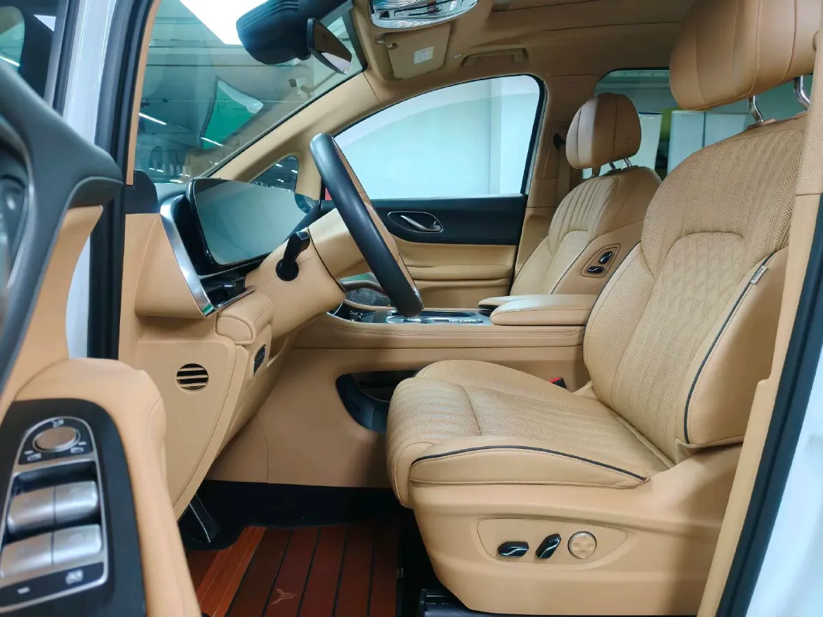 2022 Voyah Dream 1.5T 136HP L4 PHEV 25.57KWH,autocango,china used car exporter,china ev exporter,chinese used car exporter,chinese used ev exporter