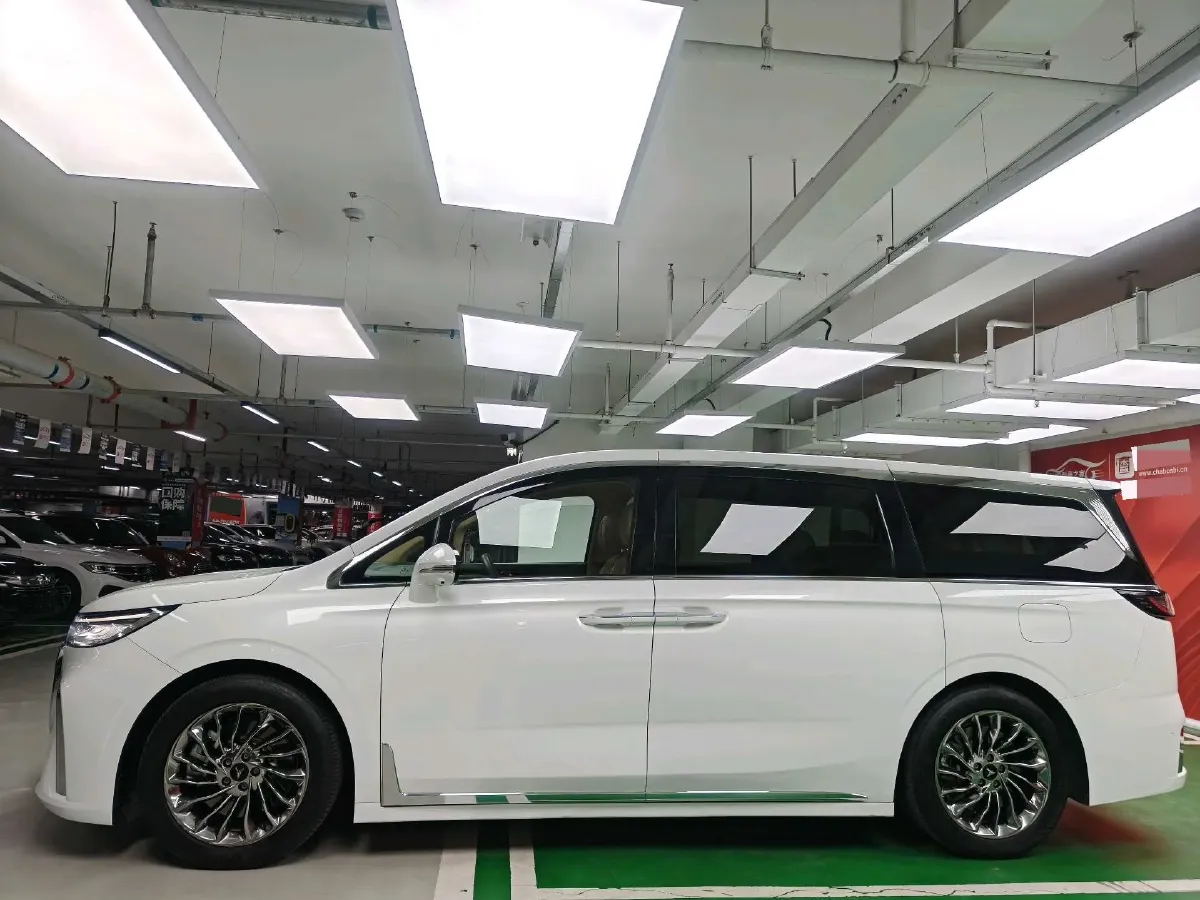 2022 Voyah Dream 1.5T 136HP L4 PHEV 25.57KWH,autocango,china used car exporter,china ev exporter,chinese used car exporter,chinese used ev exporter