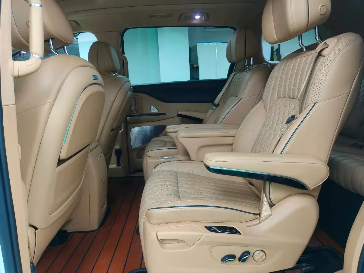 2022 Voyah Dream 1.5T 136HP L4 PHEV 25.57KWH,autocango,china used car exporter,china ev exporter,chinese used car exporter,chinese used ev exporter