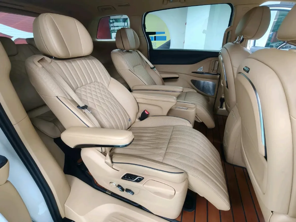 2022 Voyah Dream 1.5T 136HP L4 PHEV 25.57KWH,autocango,china used car exporter,china ev exporter,chinese used car exporter,chinese used ev exporter