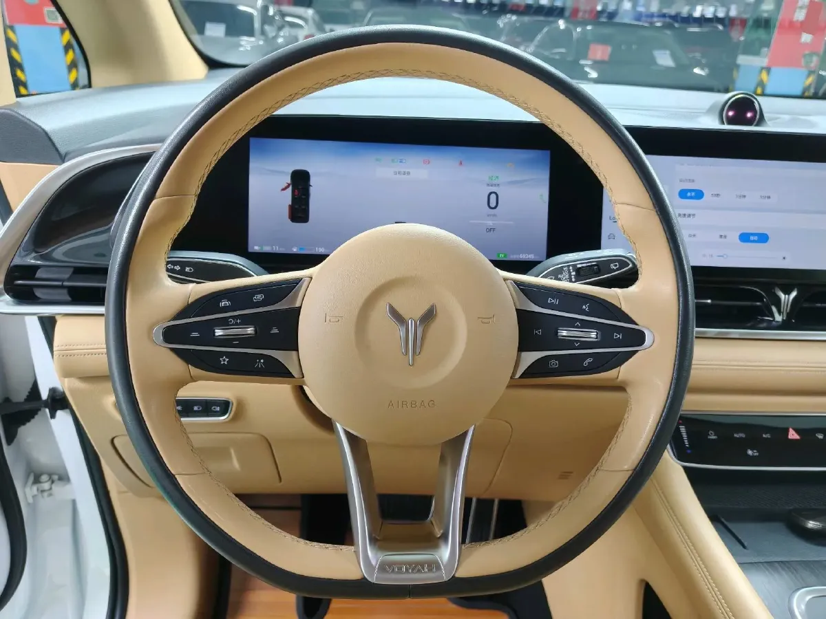 2022 Voyah Dream 1.5T 136HP L4 PHEV 25.57KWH,autocango,china used car exporter,china ev exporter,chinese used car exporter,chinese used ev exporter