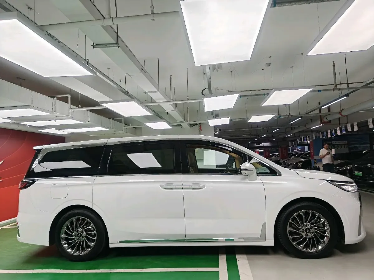 2022 Voyah Dream 1.5T 136HP L4 PHEV 25.57KWH,autocango,china used car exporter,china ev exporter,chinese used car exporter,chinese used ev exporter