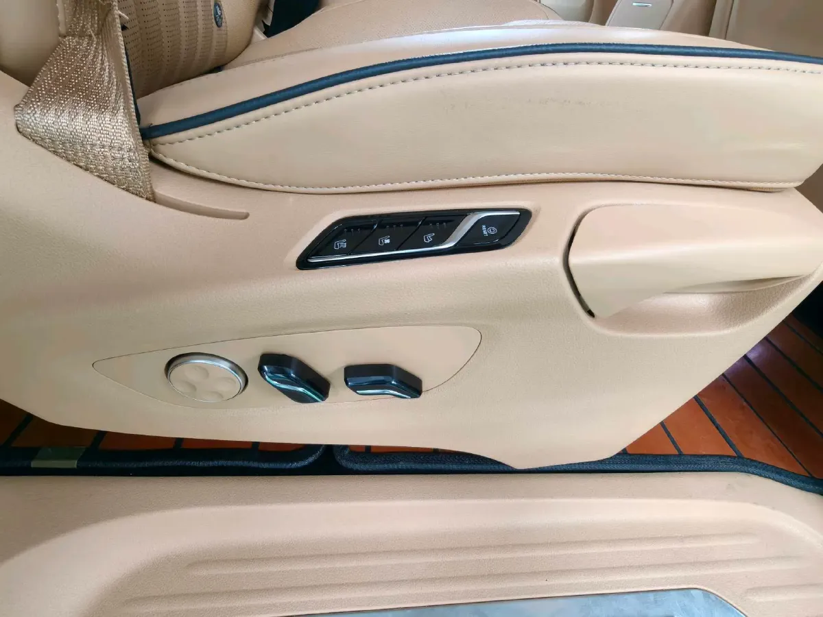 2022 Voyah Dream 1.5T 136HP L4 PHEV 25.57KWH,autocango,china used car exporter,china ev exporter,chinese used car exporter,chinese used ev exporter