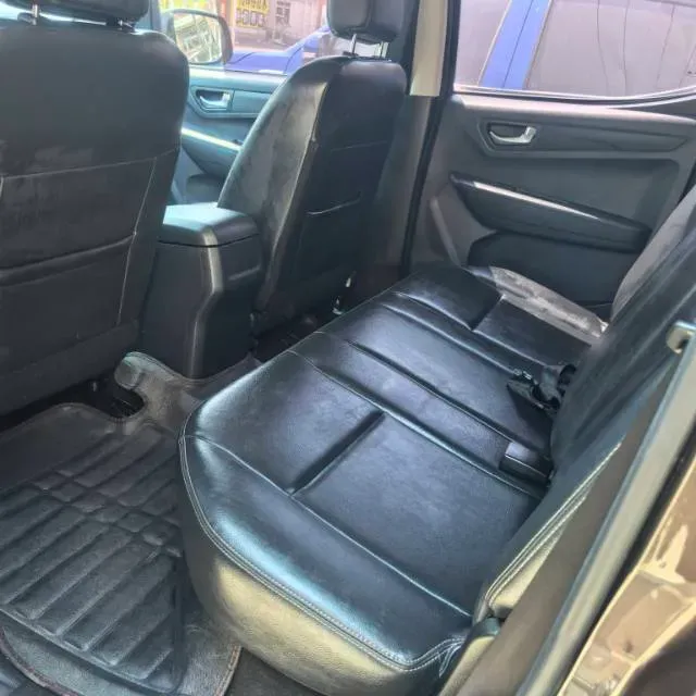2019 Isuzu Jim 2.0T 204HP L4 5MT,autocango,china used car exporter,china ev exporter,chinese used car exporter,chinese used ev exporter