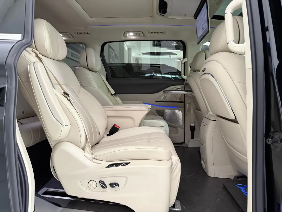 2024 Voyah Dream 1.5T 150HP L4 PHEV 43KWH,autocango,china used car exporter,china ev exporter,chinese used car exporter,chinese used ev exporter