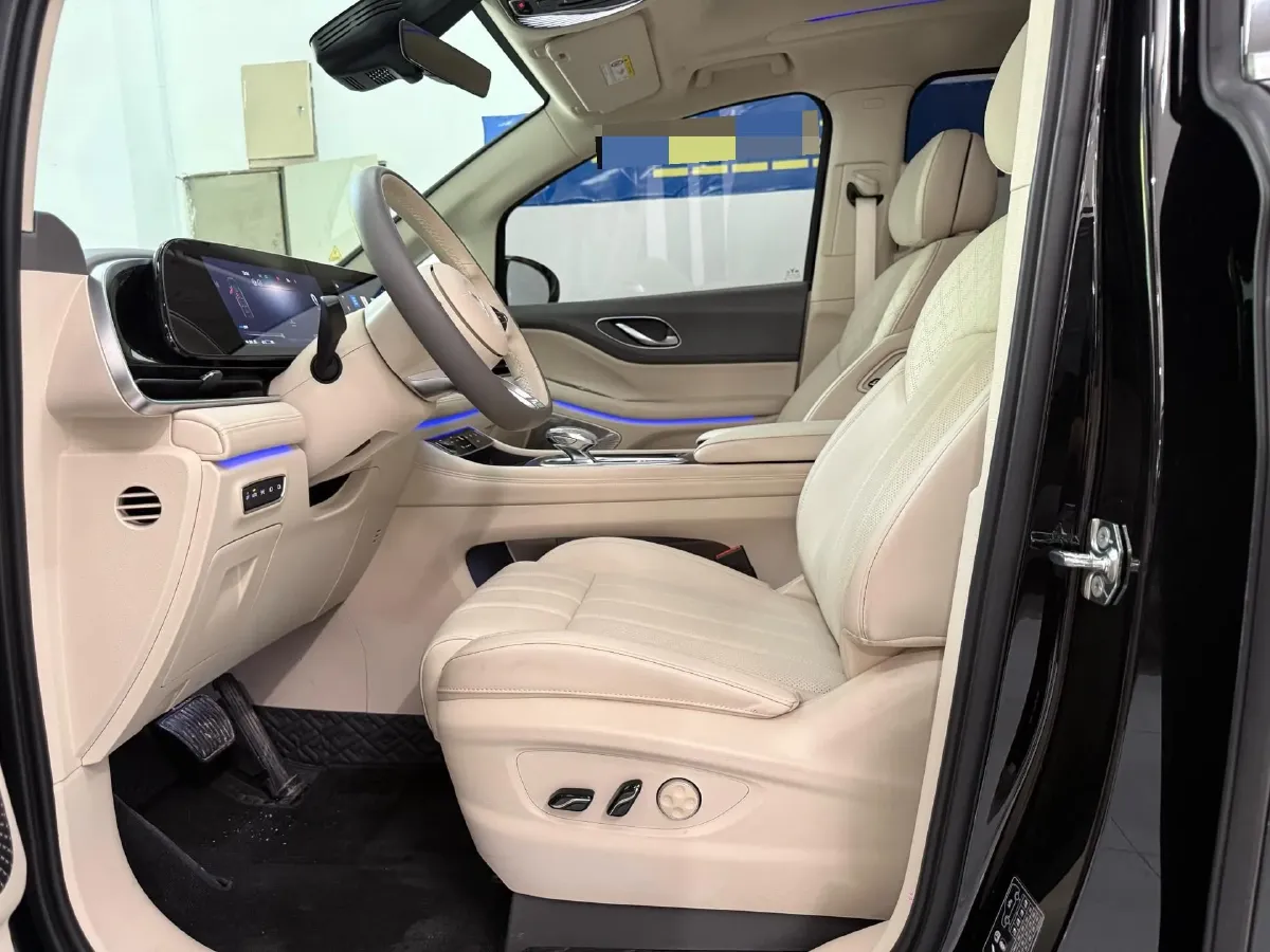 2024 Voyah Dream 1.5T 150HP L4 PHEV 43KWH,autocango,china used car exporter,china ev exporter,chinese used car exporter,chinese used ev exporter