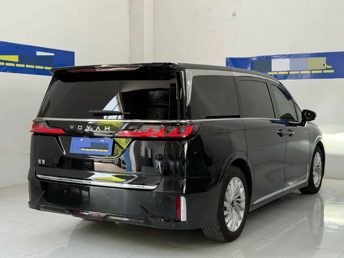 2024 Voyah Dream 1.5T 150HP L4 PHEV 43KWH,autocango,china used car exporter,china ev exporter,chinese used car exporter,chinese used ev exporter