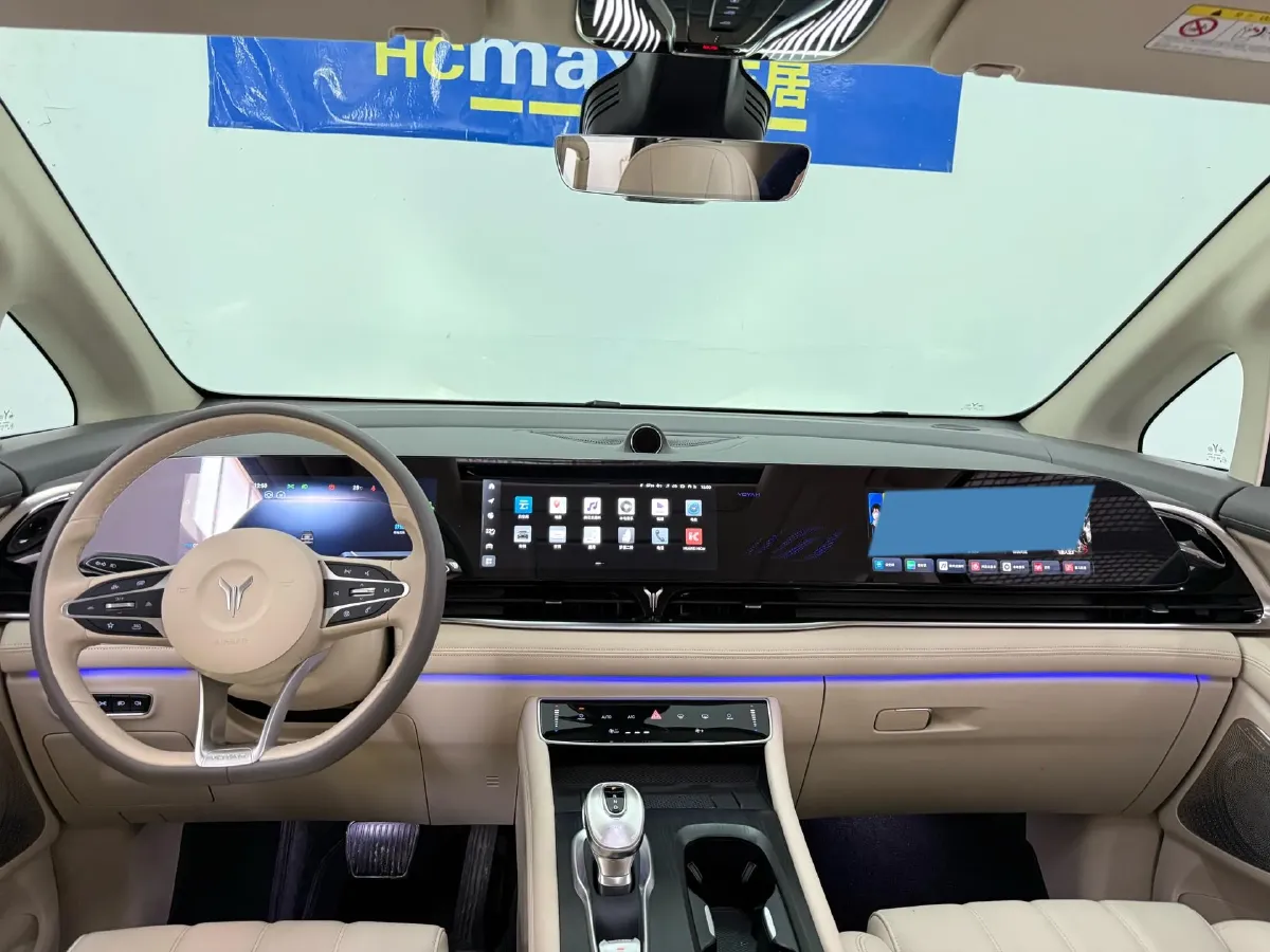 2024 Voyah Dream 1.5T 150HP L4 PHEV 43KWH,autocango,china used car exporter,china ev exporter,chinese used car exporter,chinese used ev exporter