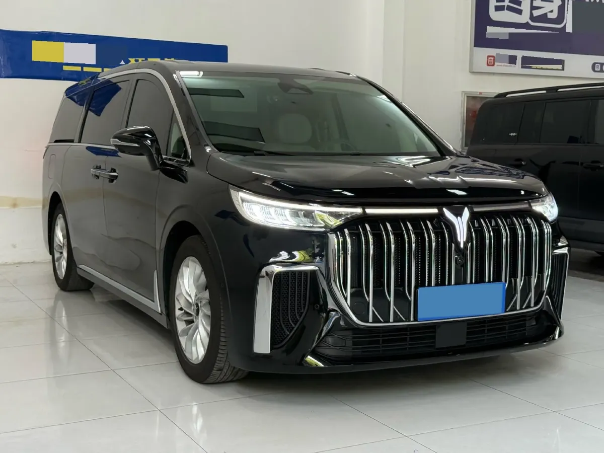 2024 Voyah Dream 1.5T 150HP L4 PHEV 43KWH,autocango,china used car exporter,china ev exporter,chinese used car exporter,chinese used ev exporter