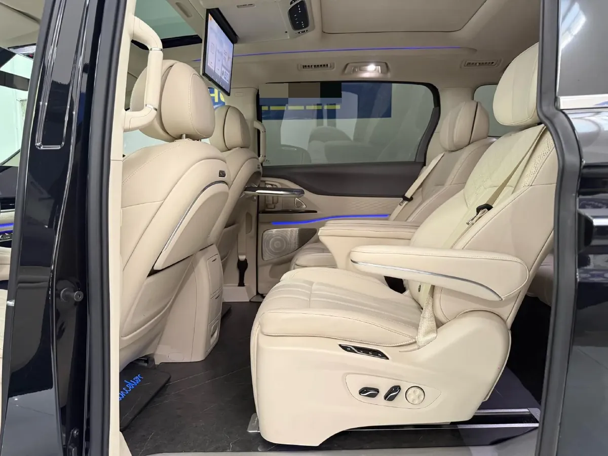 2024 Voyah Dream 1.5T 150HP L4 PHEV 43KWH,autocango,china used car exporter,china ev exporter,chinese used car exporter,chinese used ev exporter