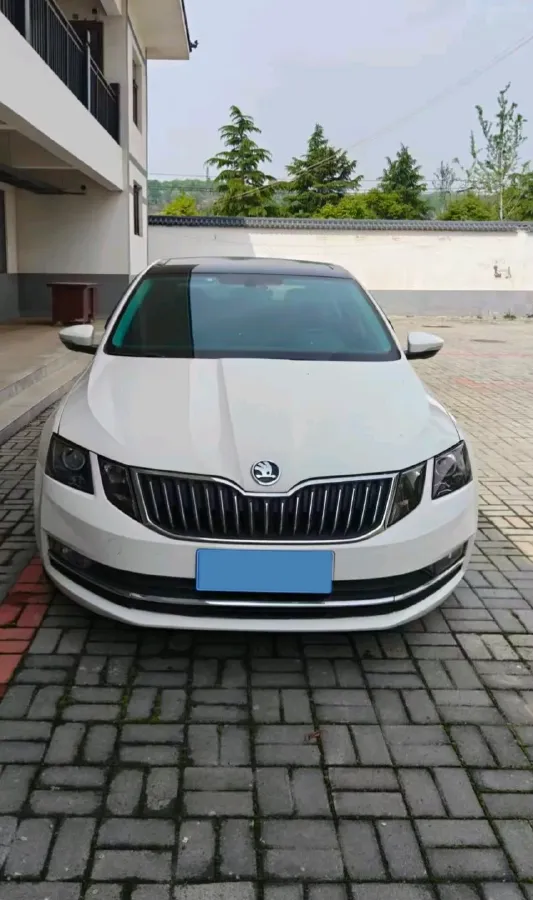 2019 Skoda Octavia 1.5L 116HP L4 6AT,autocango,china used car exporter,china ev exporter,chinese used car exporter,chinese used ev exporter