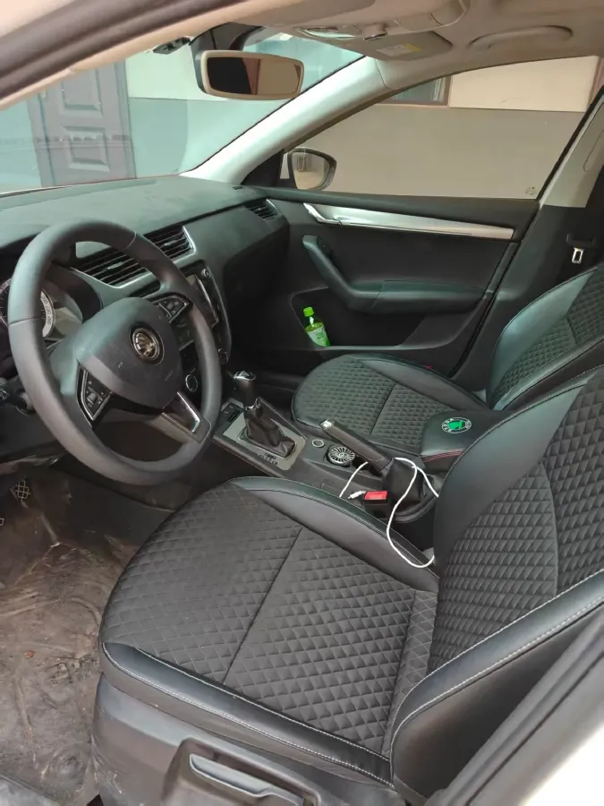 2019 Skoda Octavia 1.5L 116HP L4 6AT,autocango,china used car exporter,china ev exporter,chinese used car exporter,chinese used ev exporter