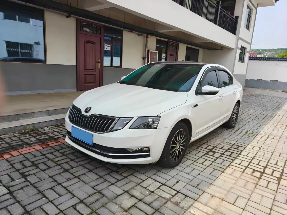 2019 Skoda Octavia 1.5L 116HP L4 6AT,autocango,china used car exporter,china ev exporter,chinese used car exporter,chinese used ev exporter