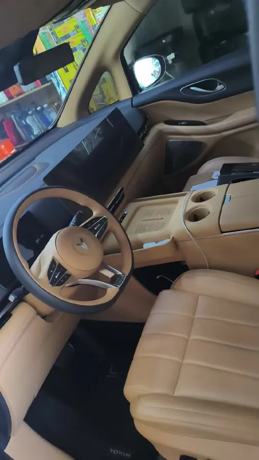 2025 Voyah Dream 1.5T 150HP L4 PHEV 41.7KWH,autocango,china used car exporter,china ev exporter,chinese used car exporter,chinese used ev exporter