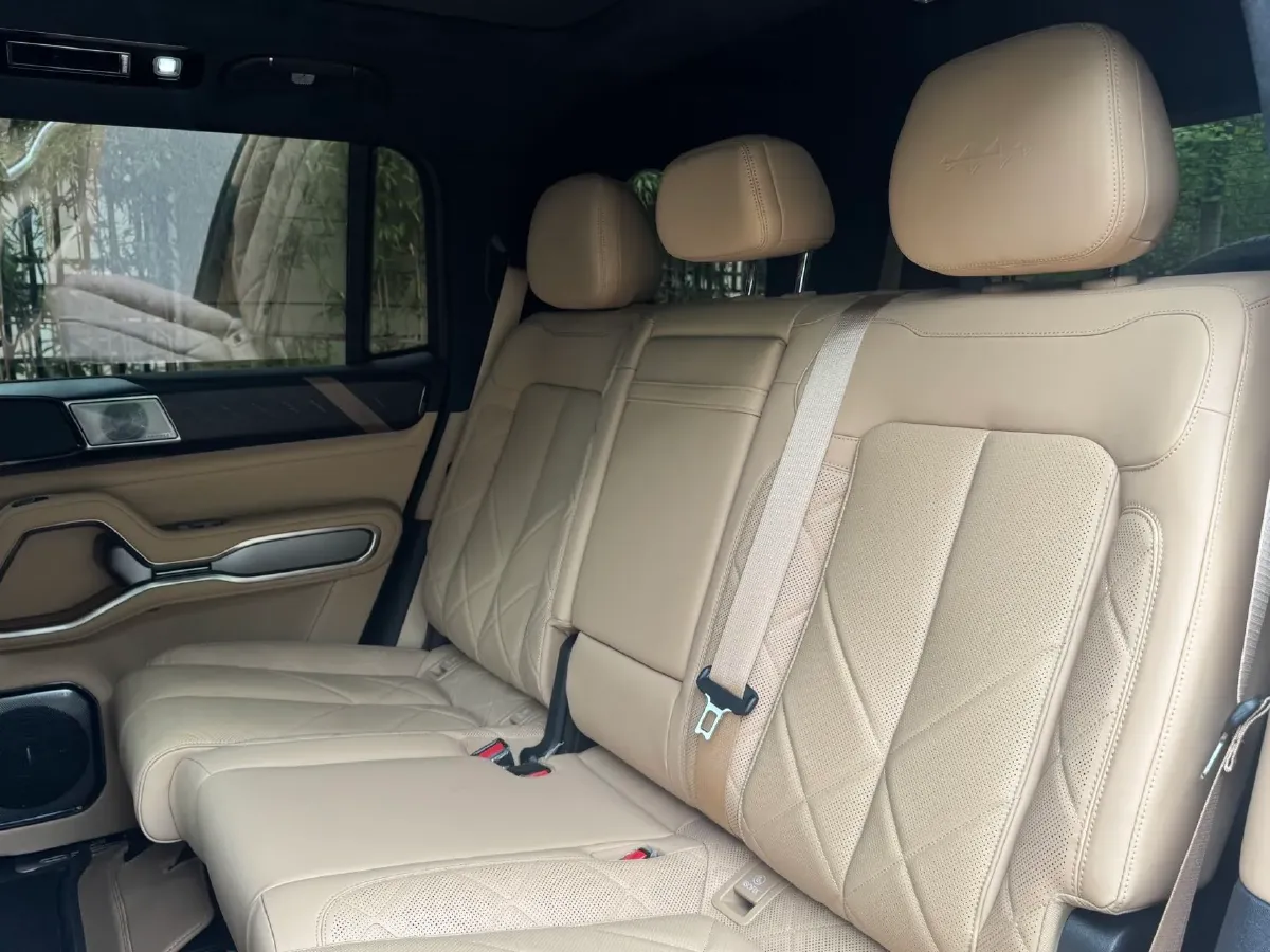 2025 FangChengBao Bao 8 2.0T 245HP L4 E-CVT PHEV 36.8KWH,autocango,china used car exporter,china ev exporter,chinese used car exporter,chinese used ev exporter