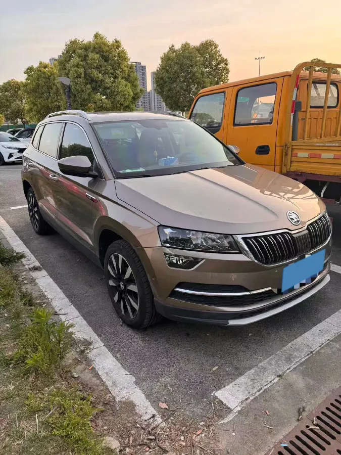 2020 Skoda Karoq 1.4T 150HP L4 7DCT,autocango,china used car exporter,china ev exporter,chinese used car exporter,chinese used ev exporter