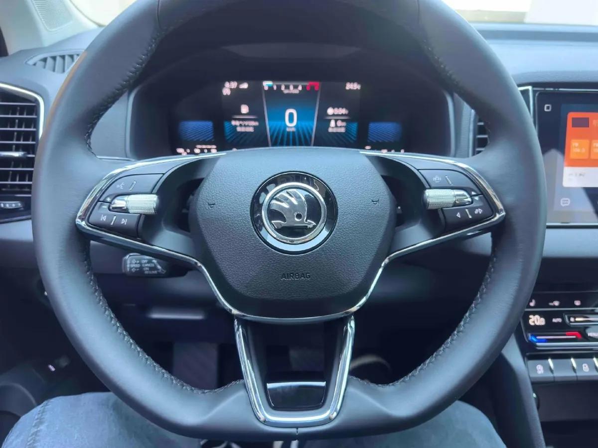 2023 Skoda Karoq 1.4T 150HP L4 7DCT,autocango,china used car exporter,china ev exporter,chinese used car exporter,chinese used ev exporter
