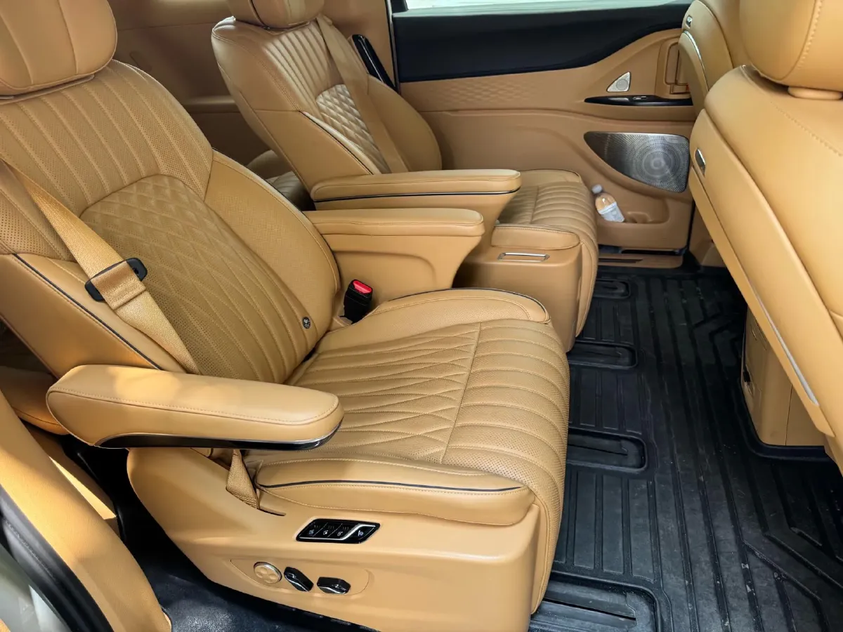 2024 Voyah Dream 1.5T 150HP L4 PHEV 43KWH,autocango,china used car exporter,china ev exporter,chinese used car exporter,chinese used ev exporter