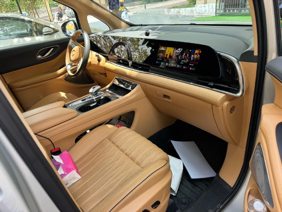 2024 Voyah Dream 1.5T 150HP L4 PHEV 43KWH,autocango,china used car exporter,china ev exporter,chinese used car exporter,chinese used ev exporter