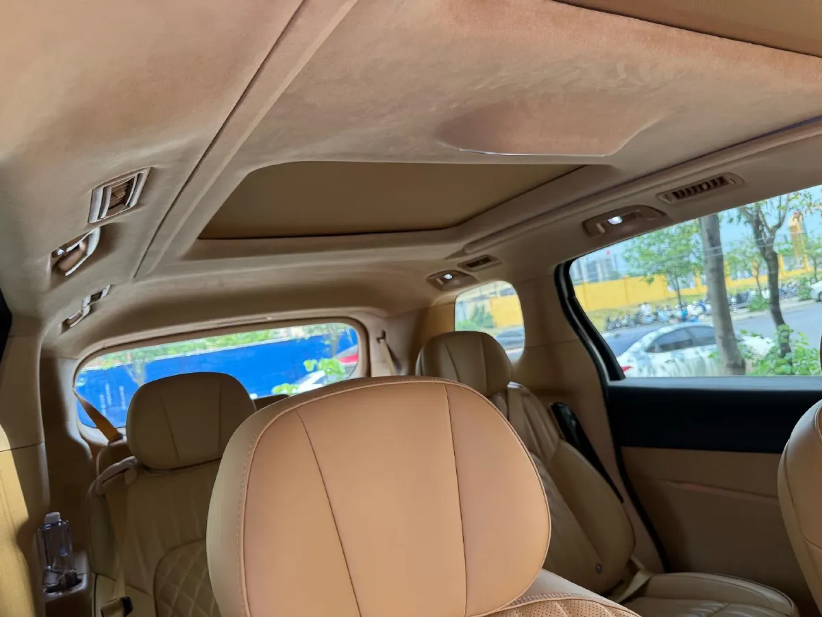 2024 Voyah Dream 1.5T 150HP L4 PHEV 43KWH,autocango,china used car exporter,china ev exporter,chinese used car exporter,chinese used ev exporter