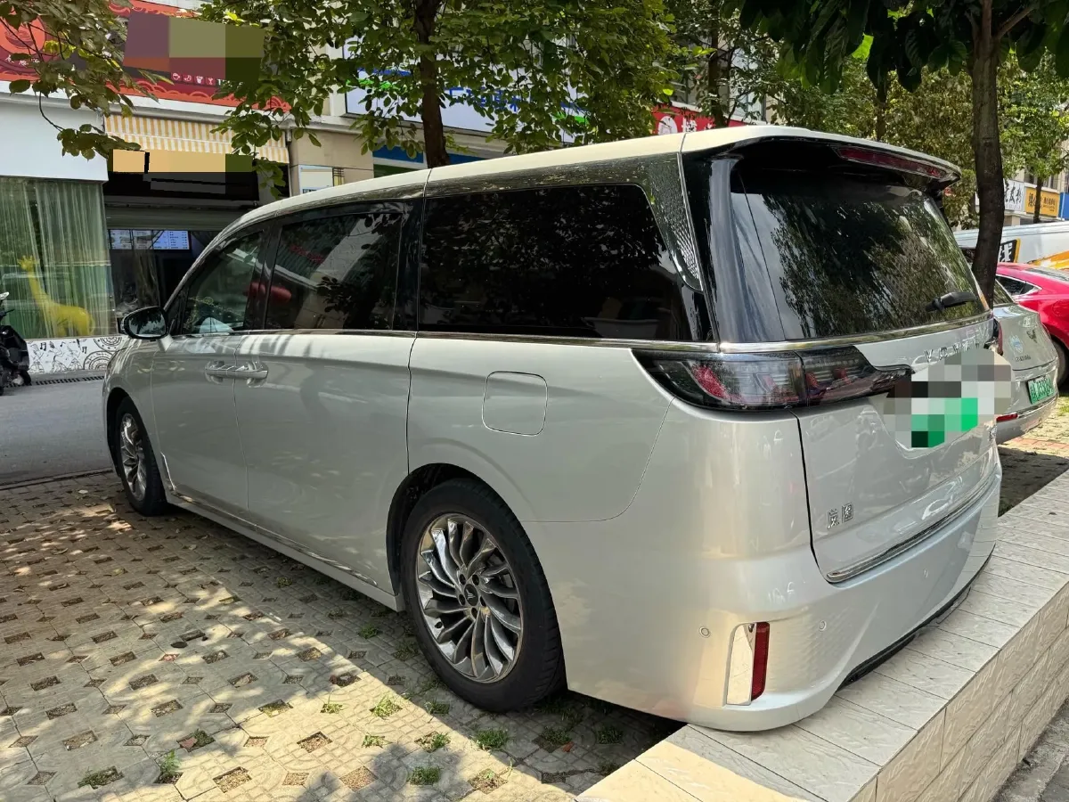 2024 Voyah Dream 1.5T 150HP L4 PHEV 43KWH,autocango,china used car exporter,china ev exporter,chinese used car exporter,chinese used ev exporter
